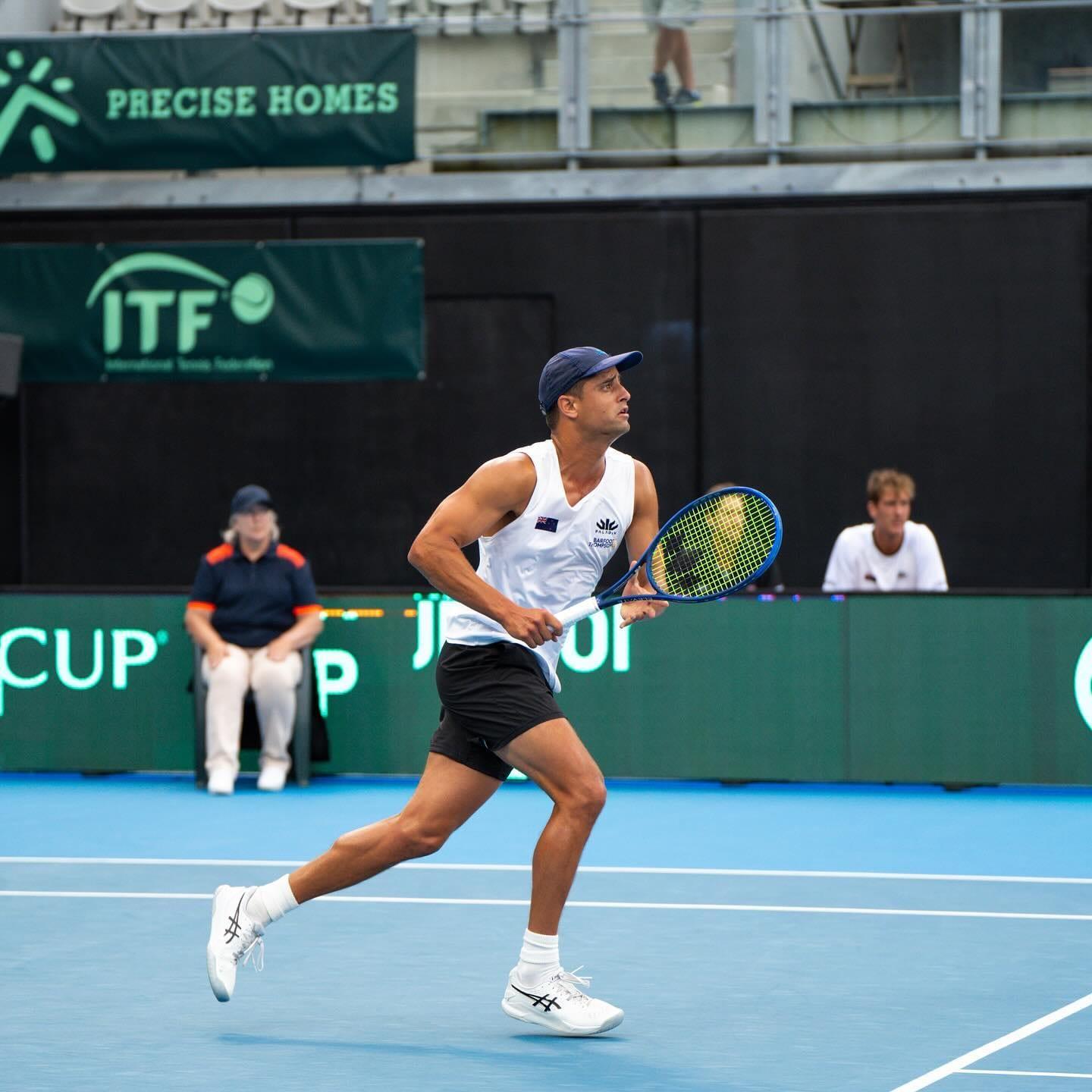 Kiranpal Pannu playing a forehand