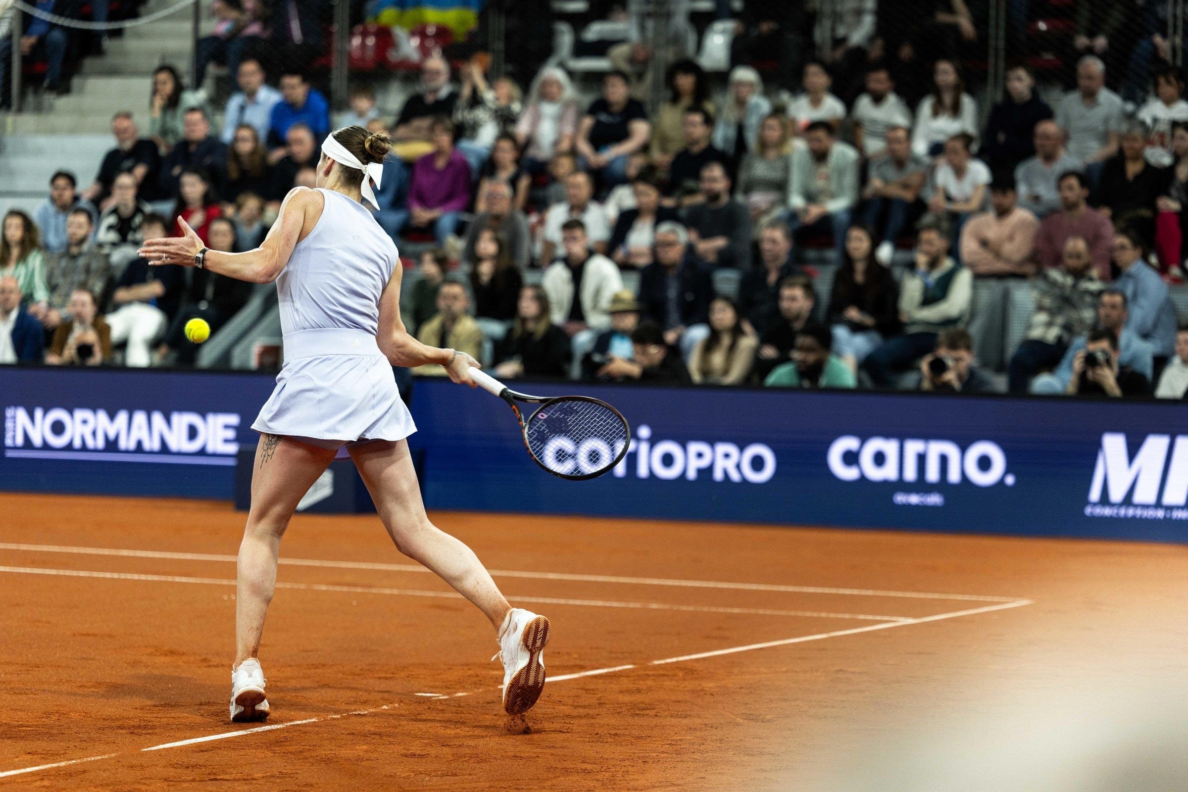 Elina Svitolina striking a forehand on clay